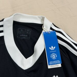 MANCHESTER UNITED GOALIE XL JERSEY NWT